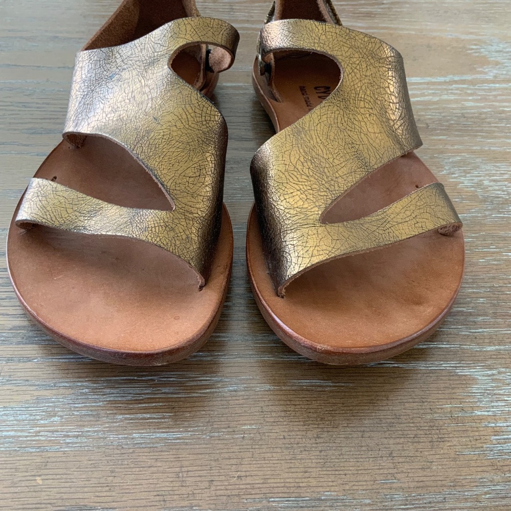 Cydwoq Leather Golden Flat Narrow Fit Sandals Size37 - Picture 4 of 8
